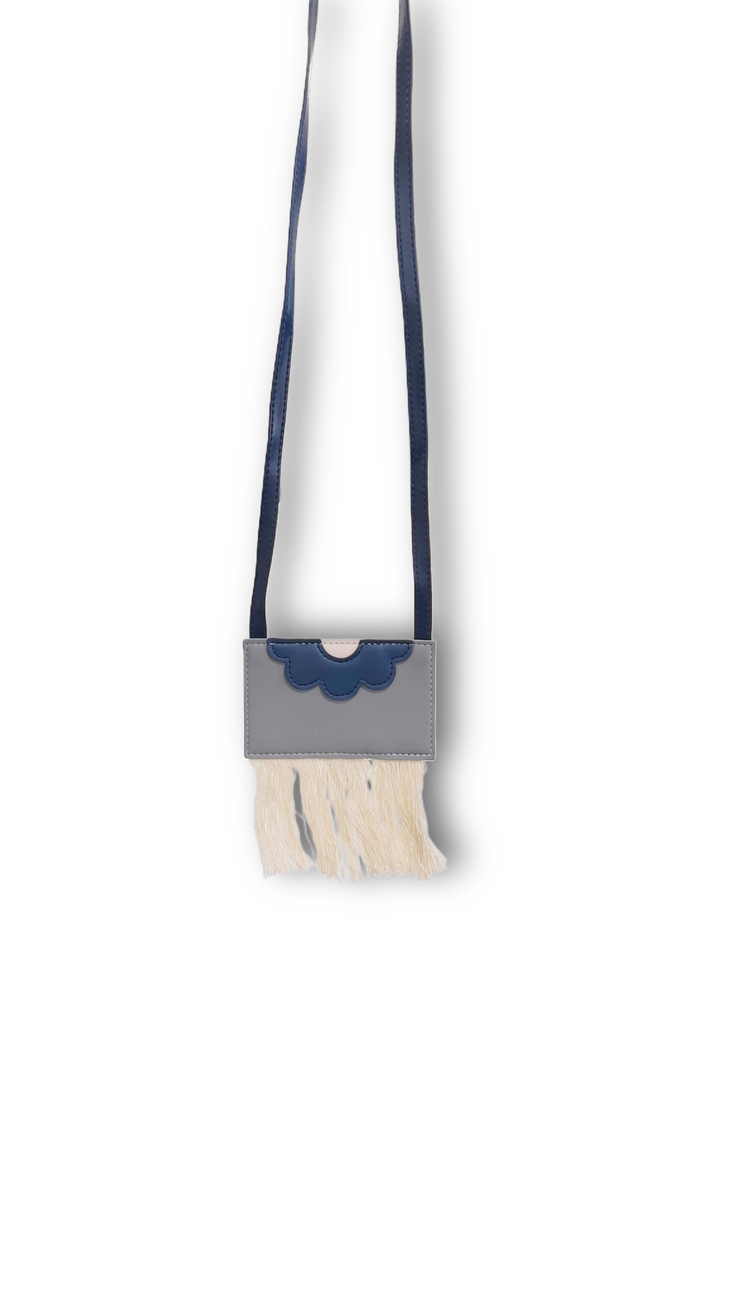 قلادة جلدية