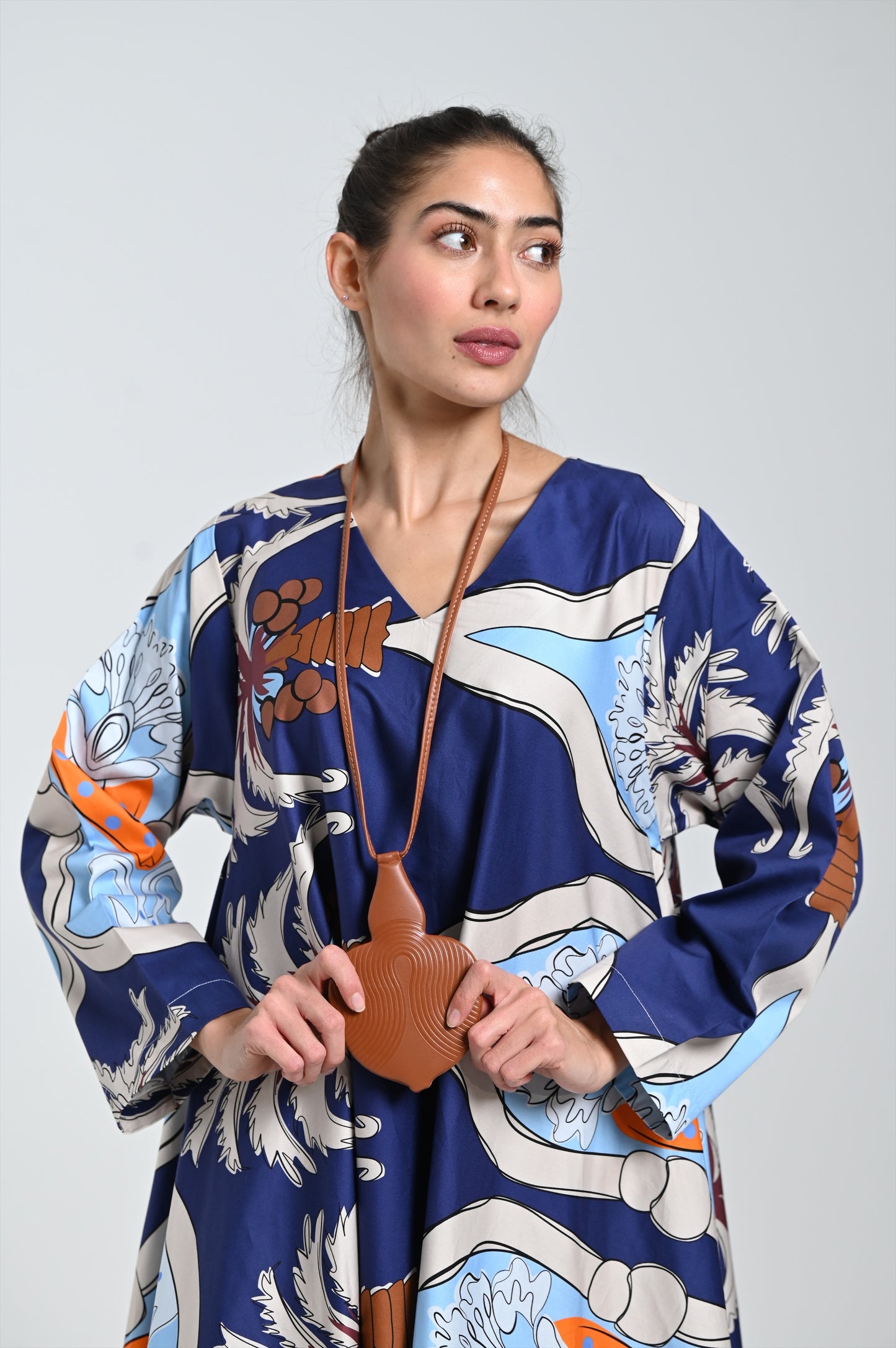 قلادة جلدية